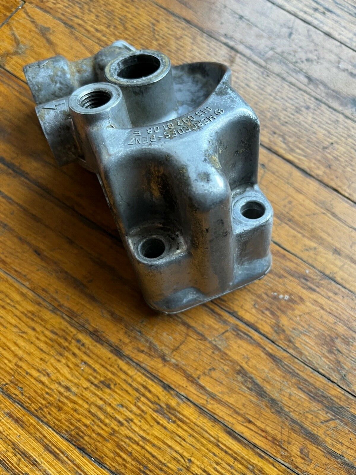 197785 Mercedes Fuel Filter Housing W123 300D 300TD OEM Banjo