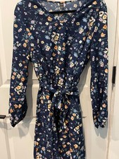 Floral dress.. navy blue. Flowy and comfortable