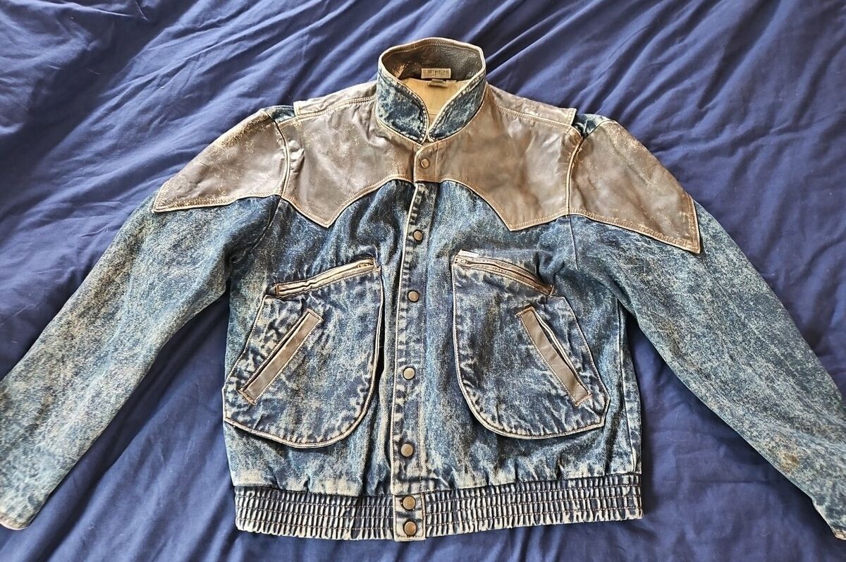 GUESS DENIM & LEATHER VINTAGE JACKET. 35 Years Old. FREE GUESS DENIM & LEATHER VINTAGE JACKET. 35 Years Old. FREE