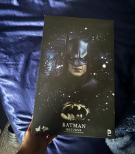 Hot Toys Batman Returns Batman 1:6 Action Figure MMS409 w/ Stand Hands