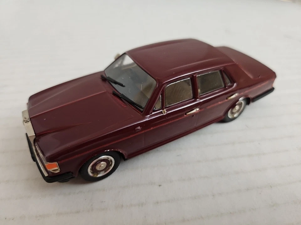 Western Models 1/43 Scale Rolls Royce Silver Spirit - Maroon Diecast - Image 2 of 4