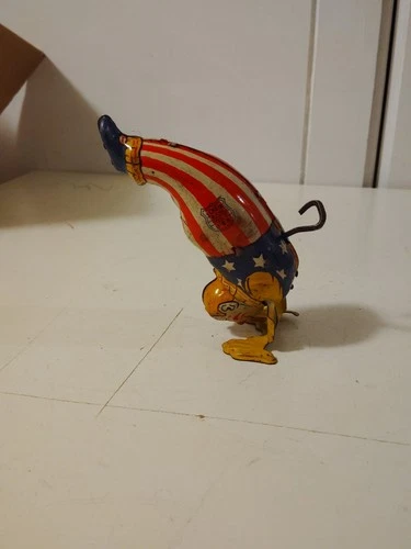 NICE VINTAGE J. CHEIN  1940'S TIN LITHO WIND UP  PATRIOTIC CLOWN