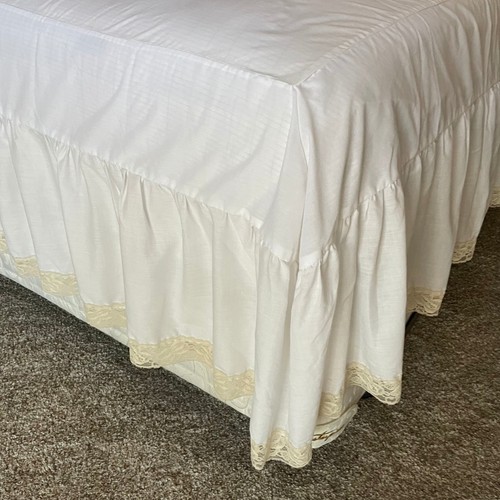 Vintage Sibyl Shepard Lace Ruffle Bed Skirt Size 68x80 Cream Cottagecore Shabby