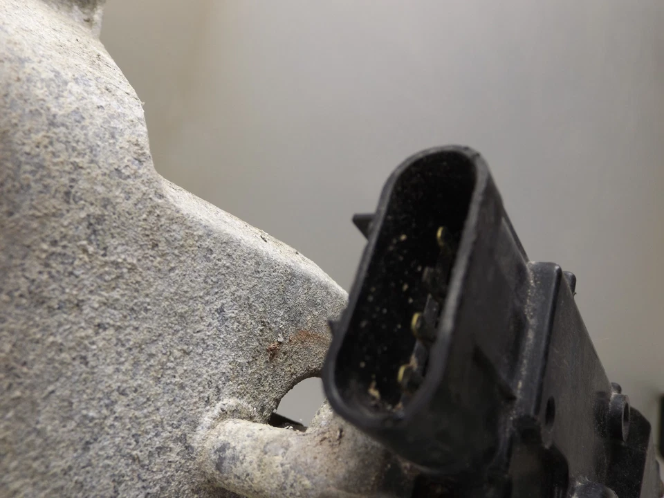 2006–2016 Chevrolet Impala Windshield Wiper Linkage Front Used OEM 19120737 - Изображение 2 из 4