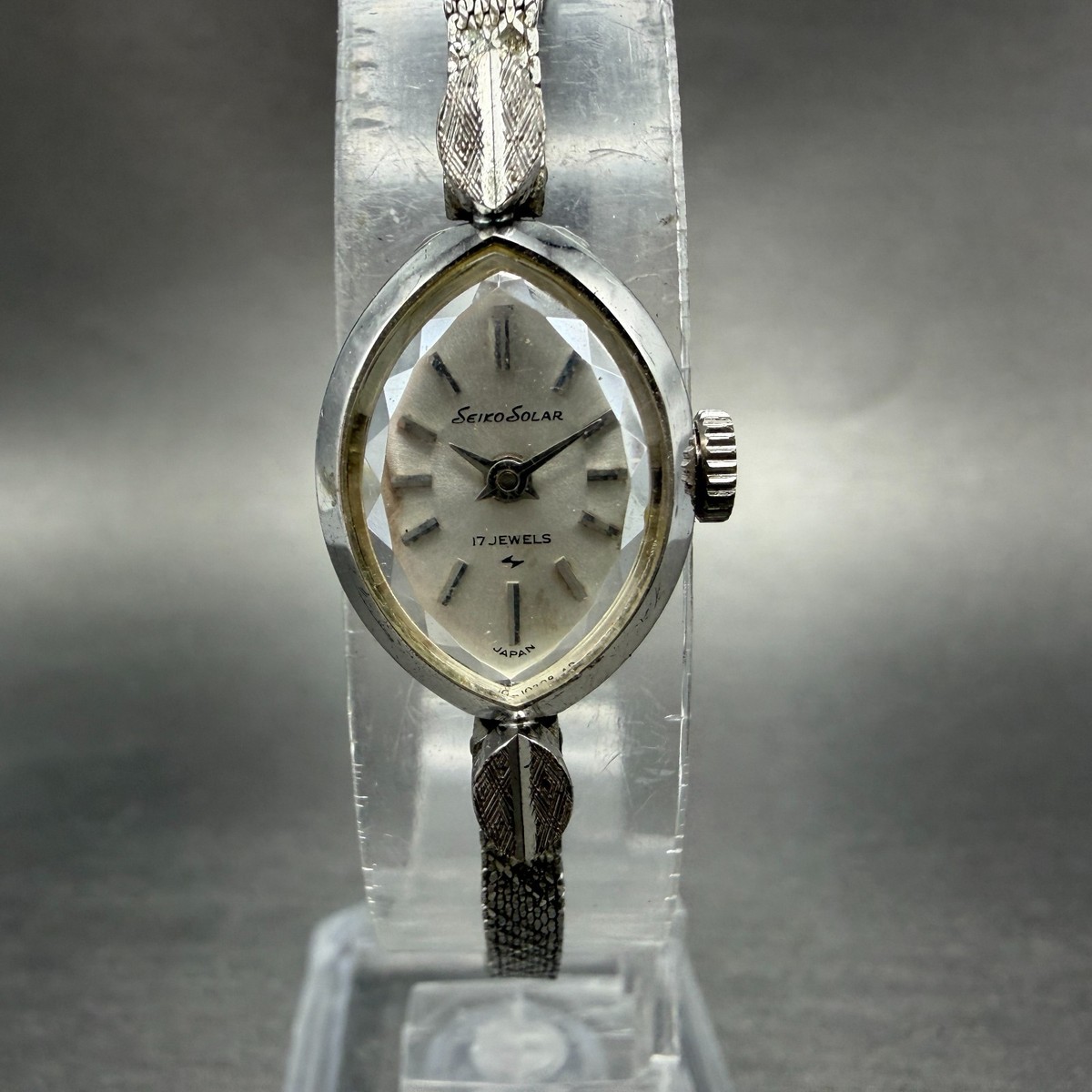Seiko Solar Watch Women 15mm Silver Dial Silver Tone Oval Manual