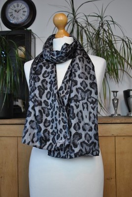 DKNY grau schwarz Leopardenmuster leichtes seidiges Gefühl Schal Tuch Designer