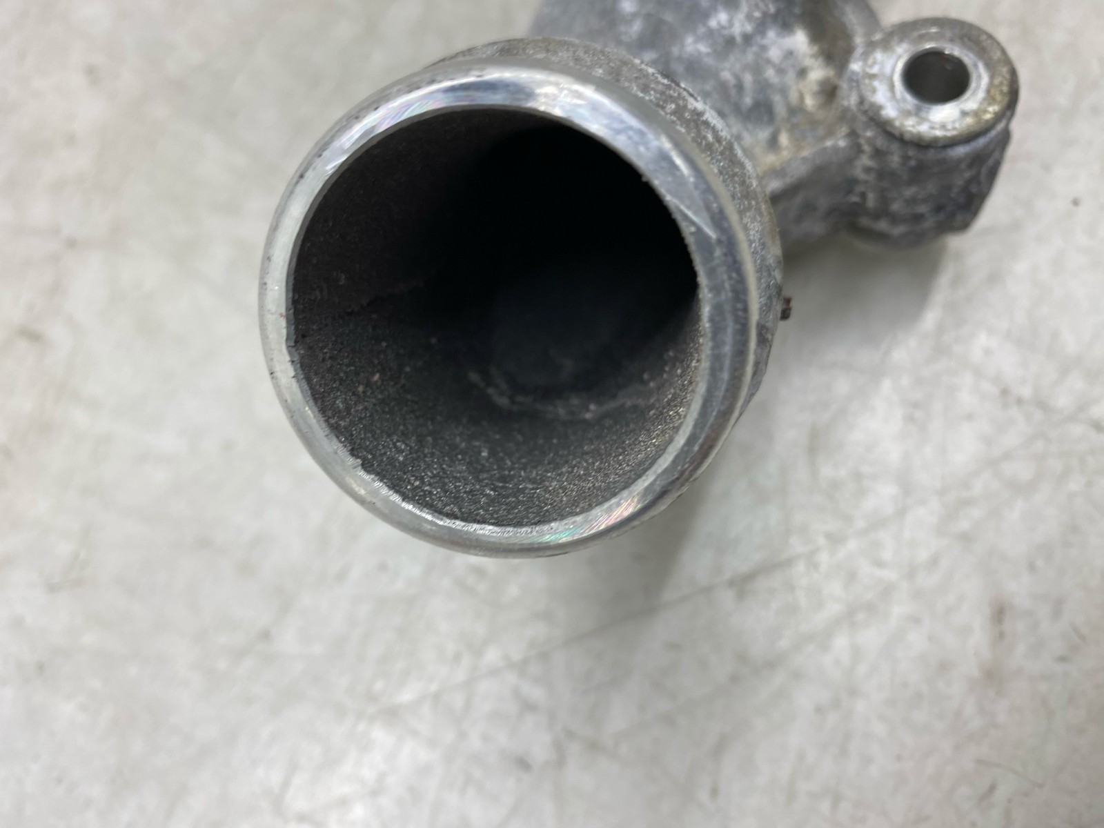 2020-2025 ASTON MARTIN DBX 4.0L ENINGE COOLANT INLET PIPE CONNECTION 1772000556
