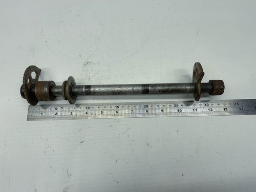 Suzuki DR650 R Hinterrad Steckachse Achse Rear Axle spindle (1) 94'