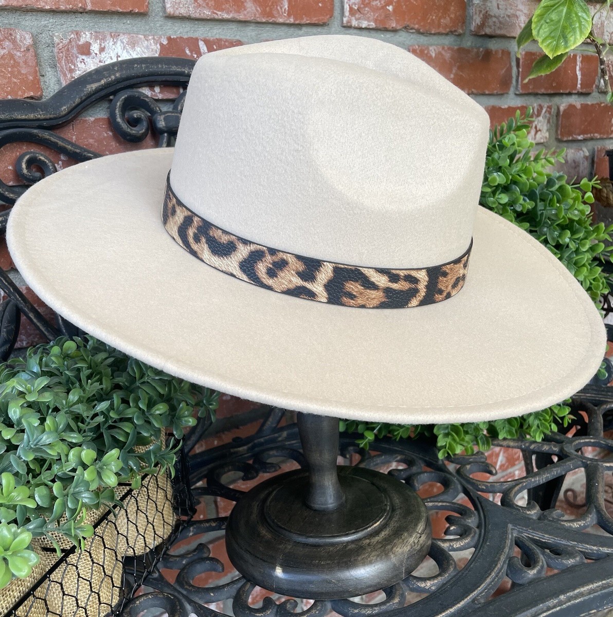 LULUS ladies wide brim, fedora style hat, excellent condition Lulus Vendor Womens One Size Cream Wide Brim Fedora Hat  main image 3