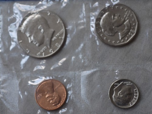 two 1980P US Mint sets & one 1981P US Mint set; 18 UNCIRCULATED COINS, - Picture 3 of 4
