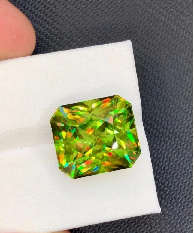 4 + Carat Natural Green Sphene Titanite Asscher Shape Gemstone For Jewellery - Image 2 of 4