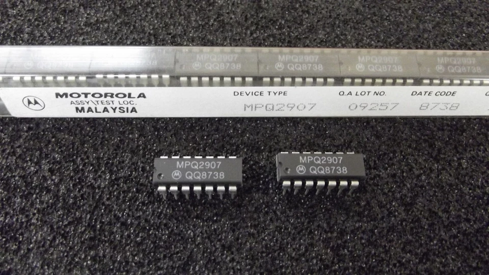 3 Stück/pcs - MPQ2907  MOTOROLA DIP14 - PNP Quad Switching Transistor - Bild 1 von 1