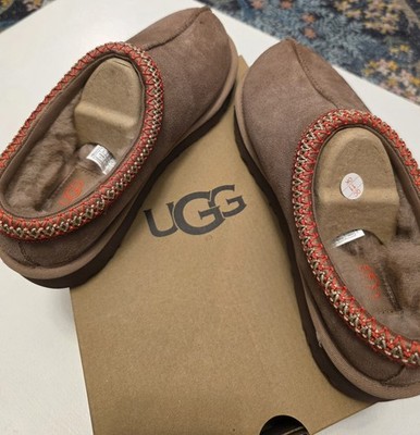 NWB Uggs Tailman II . Chestnut W/ Red And Yellow Lining. Size 8 Womans USA.