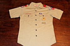 Boy Scouts of America BSA Men's Shirt Tan Small Sewn Patches Short Sleeve