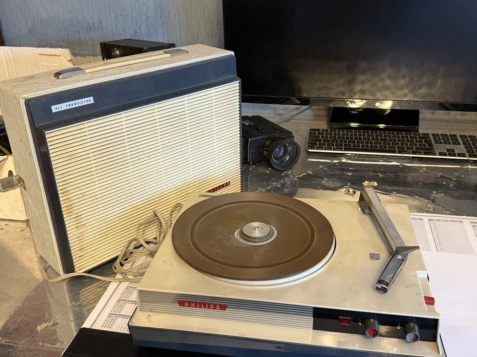 Phillips All Transistor Plattenspieler - Bild 1 von 1