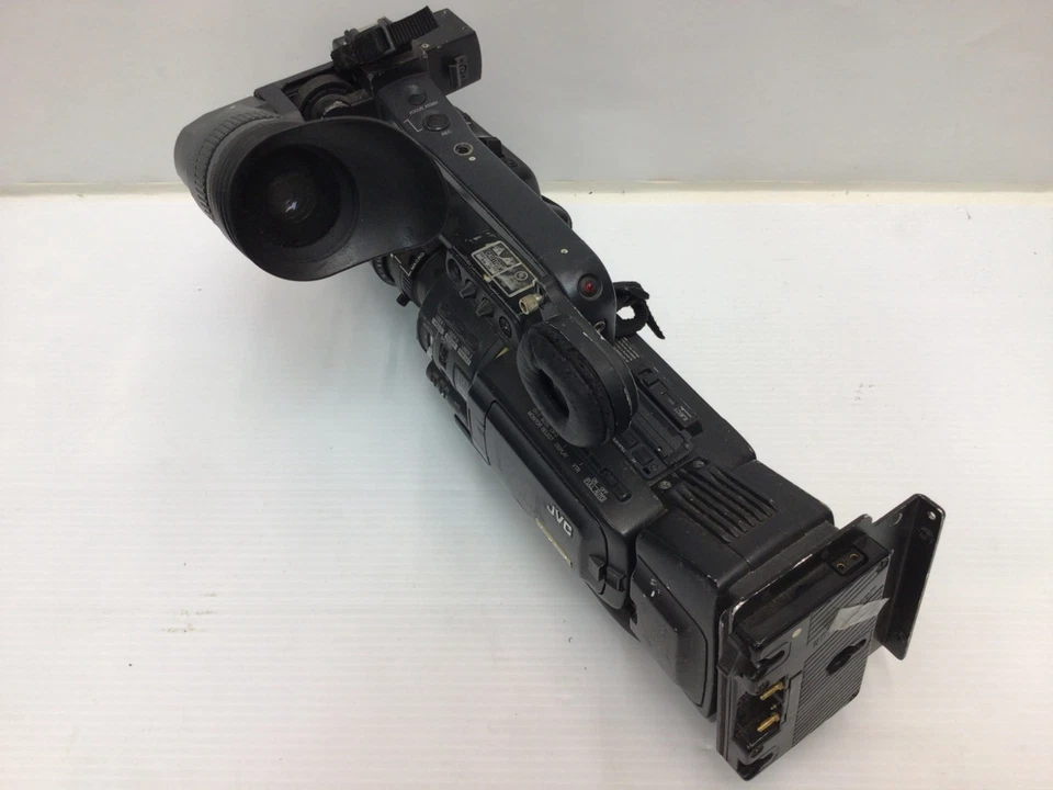 JVC GY-HD200CHU HDV 1/3" 3-CCD Professional Camcorder, FUJINON LENS, *PARTS* - Image 3 of 4
