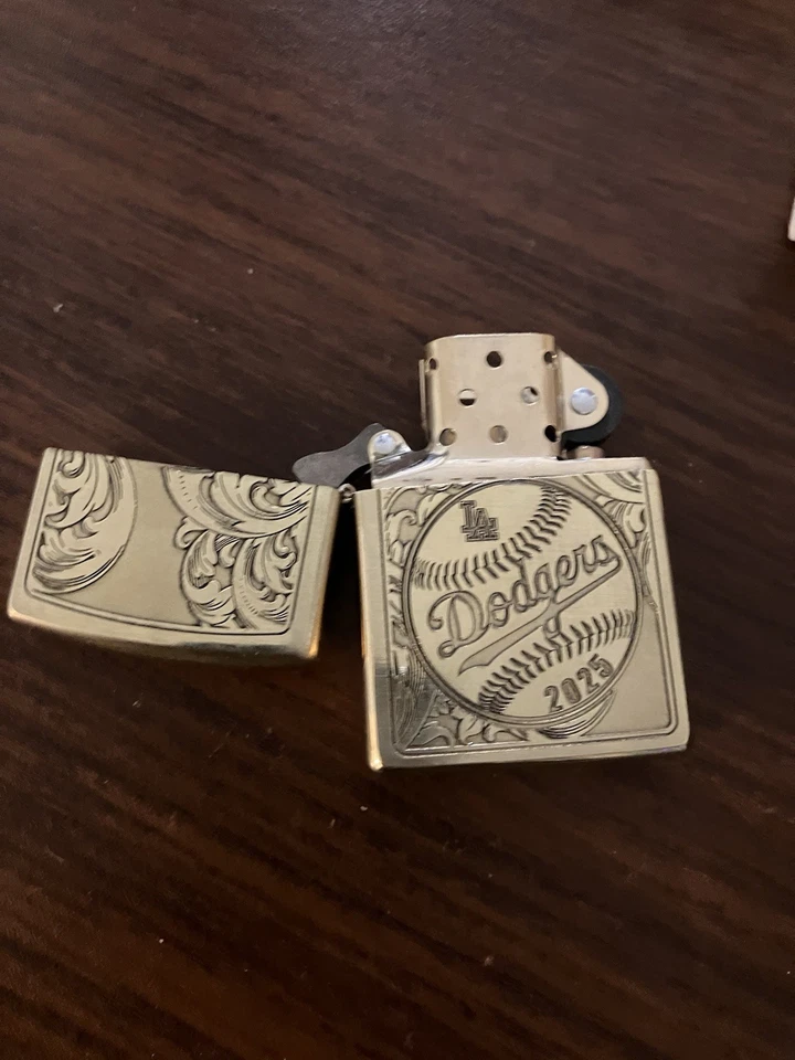 Encendedor Zippo de latón grabado de los Dodgers de Los Ángeles 2025 edición limitada Foto 2 de 4