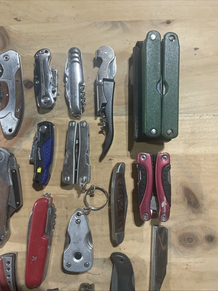 Pequeña caja de tarifa plana llena de cuchillos, multiherramientas, cuchillas utilitarias, etc. - caja #6 Foto 4 de 4