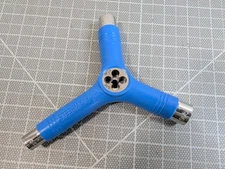 Pig Skateboard Tool Tri Socket Threader Skate Tool, 8 Tools in One, BLUE