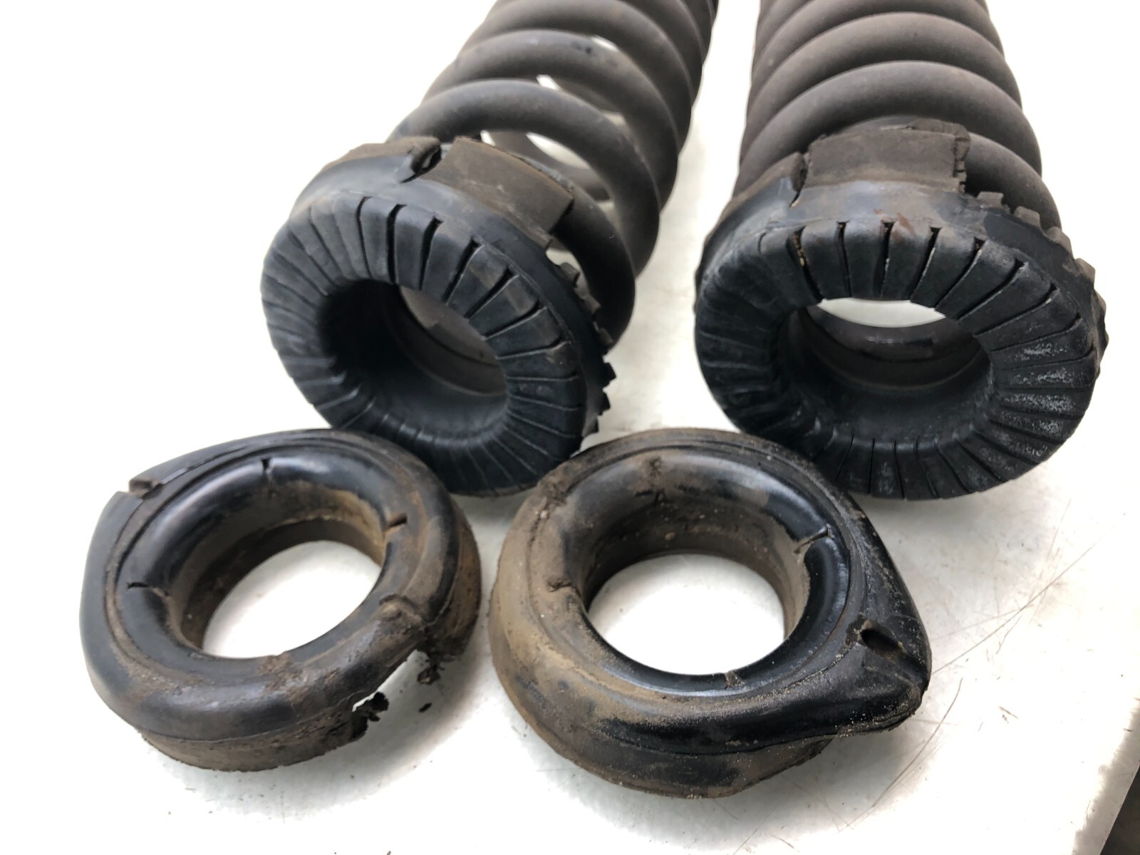 2014-2017 MASERATI GHIBLI S Q4 LEFT & RIGHT REAR COIL SPRING OEM.