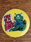 1970'S "TAKE ME TO YOUR LEADER" 3-EYED MONSTER PINBACK BUTTON — photo 1