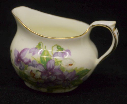 VINTAGE SUTHERLAND ENGLISH BONE CHINA MINIATURE CREAMER, DEVON VIOLETS PATTERN - Picture 2 of 5