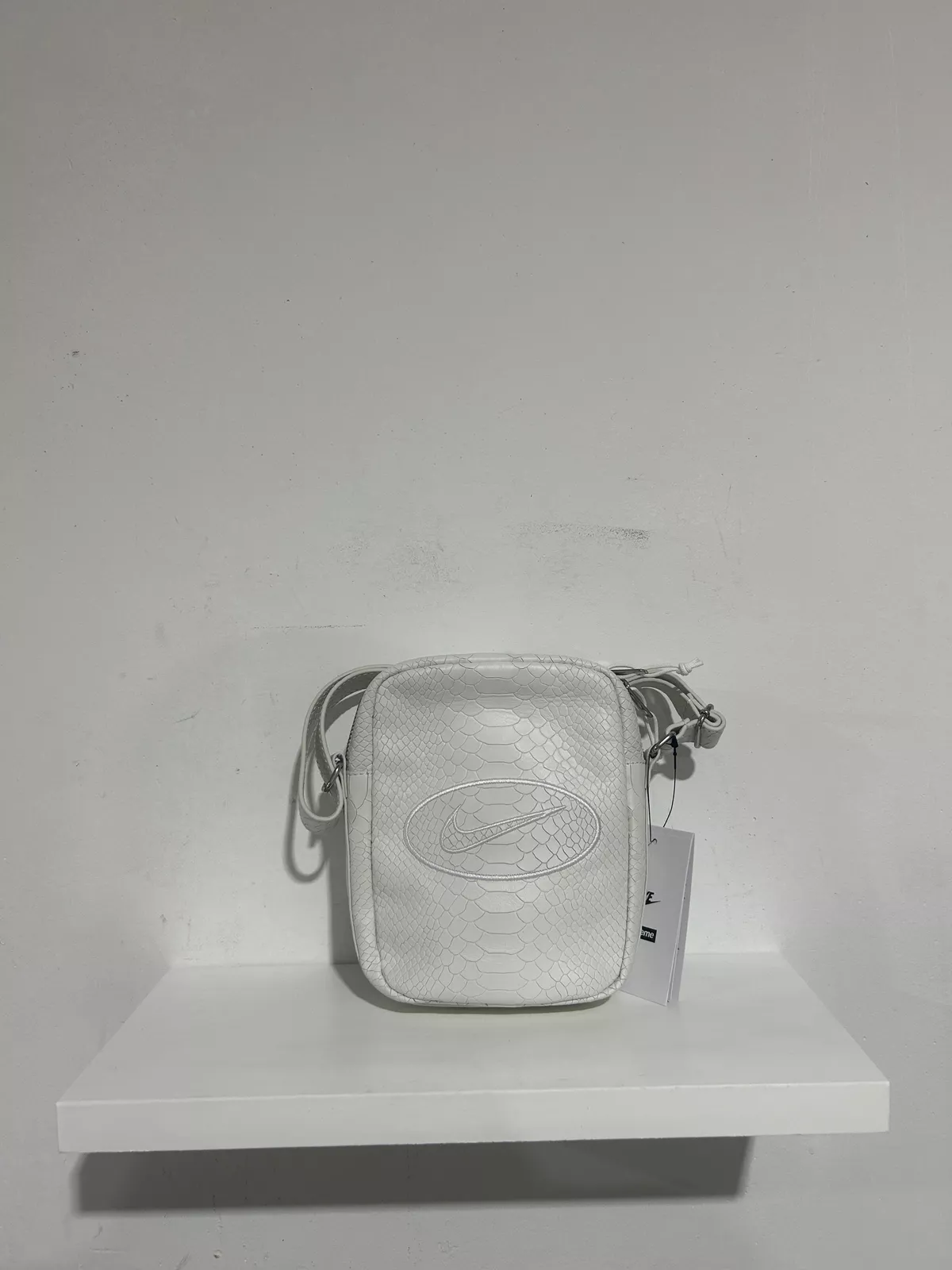 SAC LATÉRAL NIKE EN CUIR BLANC SUPRÊME