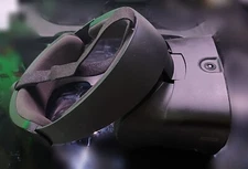Oculus Rift S PC Powered VR Gaming Headset ONLY (NO CABLE and headband cracked)