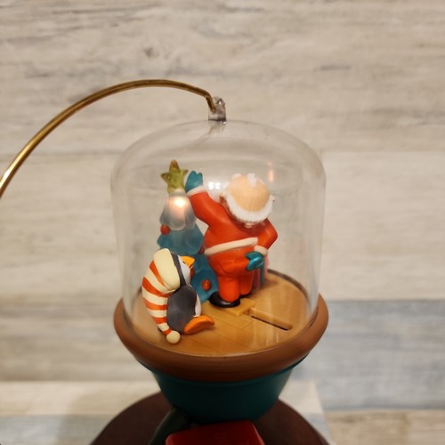 Hallmark Light & Motion Keepsake Magic Ornament Lighting the Tree Boxed 1986 - 第 4/8 張圖片