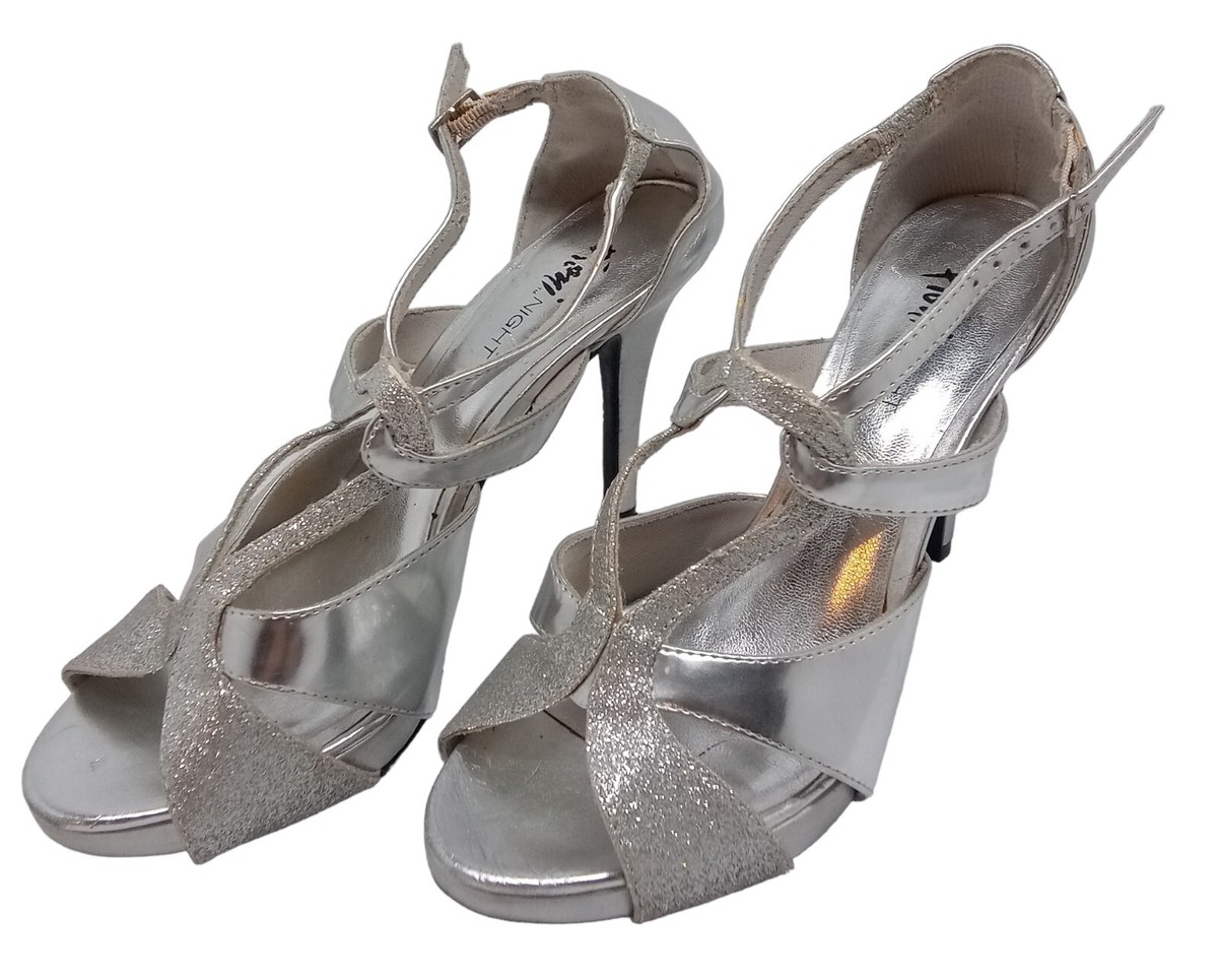 Fioni Night Women's Silver Metallic Strappy Stiletto Heels Shoe Size  Sparkles