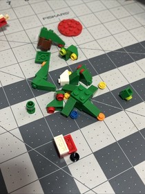 Santa LEGO Holiday and Christmas 40206 - As Pictured. Probably Incomplete.