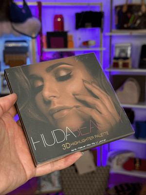 New In Box Huda Beauty 3D Highlighter Palette Full size