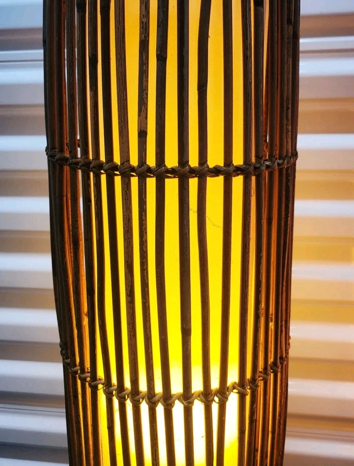 Lámpara de pie de mediados de siglo de ratán-bambú-lino, estilo Franco Albini de los años 60 Foto 4 de 4
