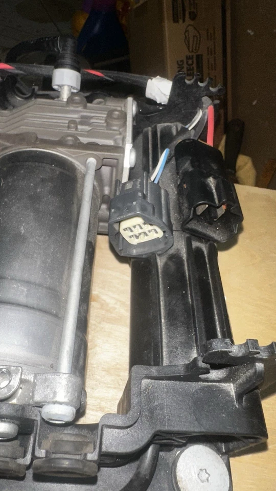 Land Rover Range Rover 2010-2012 bomba niveladora suspensión neumática supercargador Foto 2 de 4