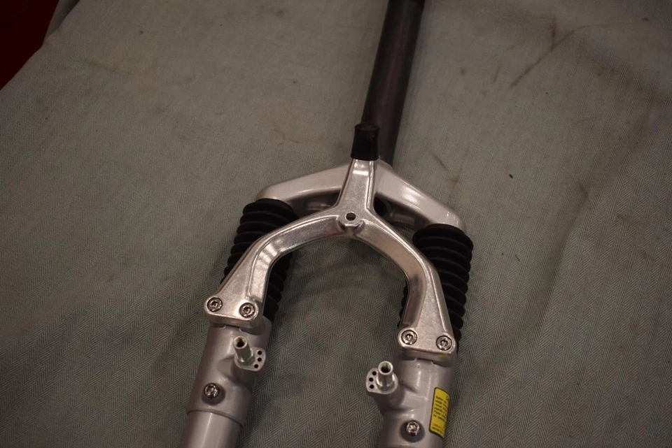 SR SUNTOUR Duotrack 8006 suspension mtb fork 26'' 1 1/8'' threaded vintage NOS - Image 2 of 4