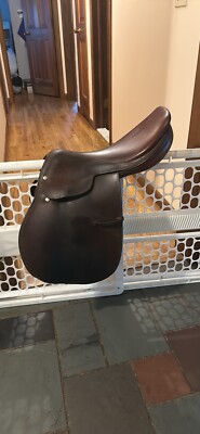 crosby 17.5 saddle