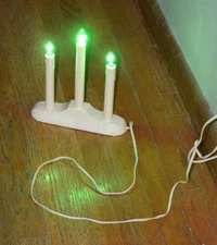 Vintage General Electric 3 light Candolier with Green Bulbs Christmas with box