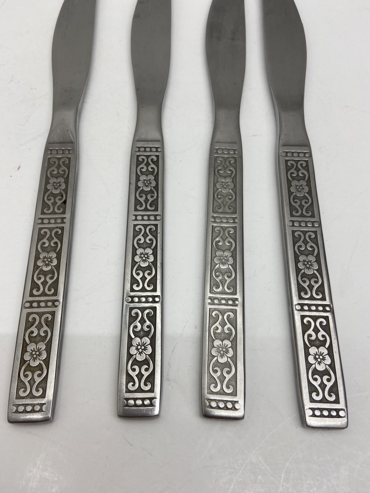 Vintage Oneida Isabella Community Stainless Flatware Dinner Knives 4