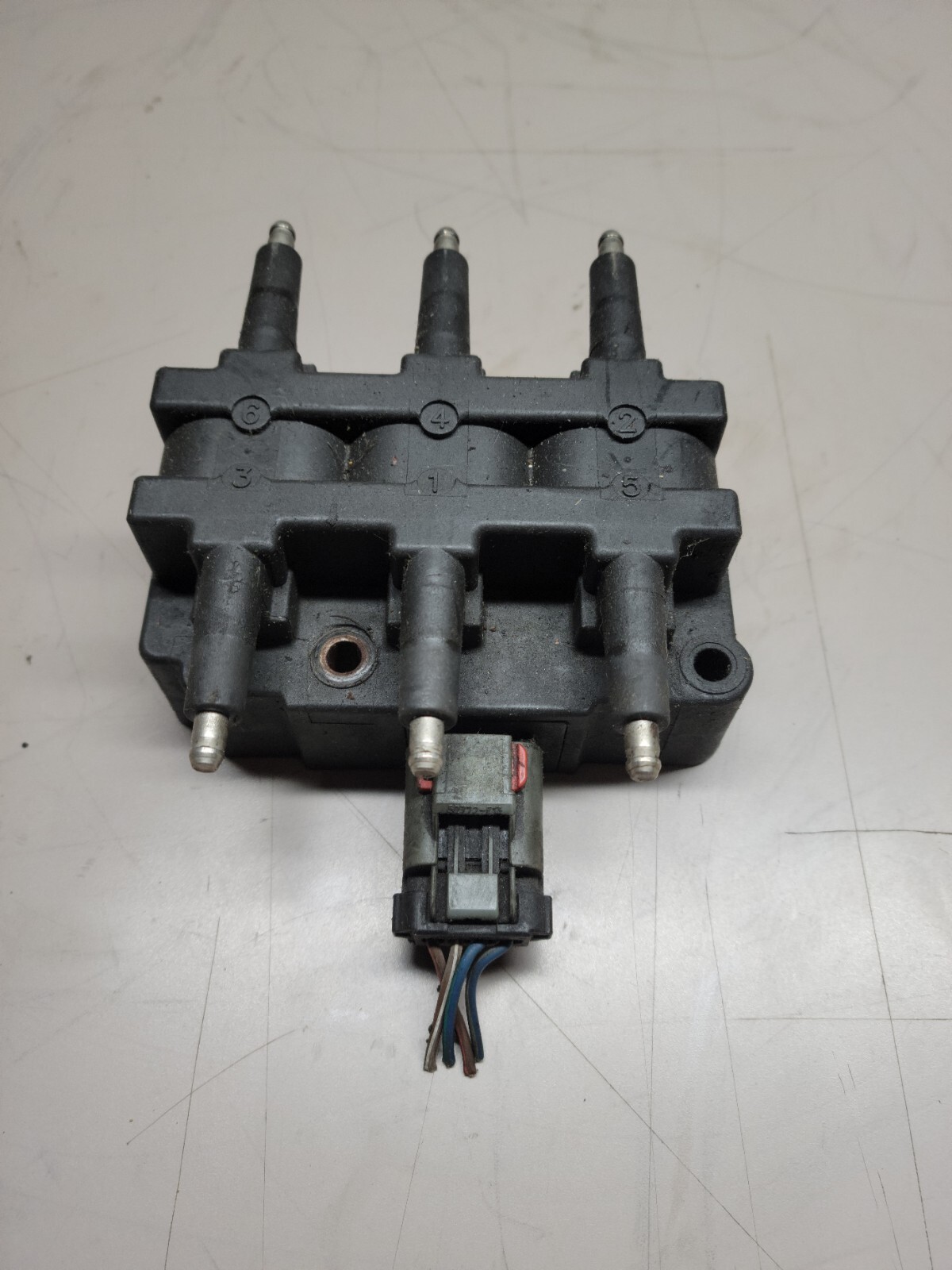 0110 Dodge Grand Caravan Jeep Wrangler 3.3L 3.8L V6 Ignition Coil