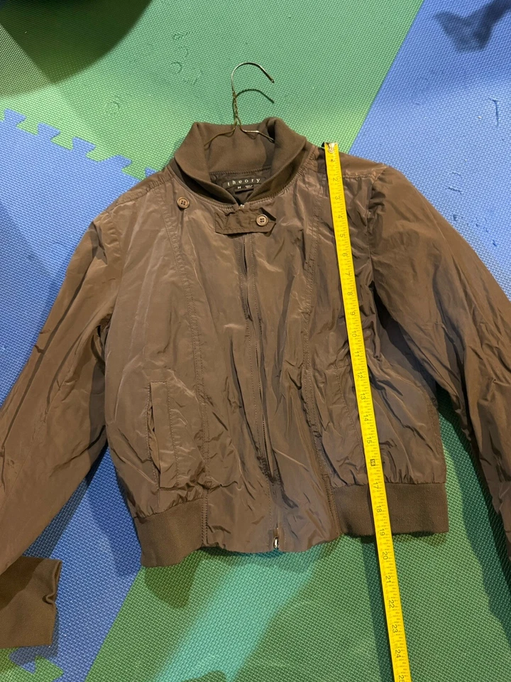 Chaqueta corta Theory para mujer con cremallera completa bolsillos gris talla M pequeña informal ligera Foto 4 de 4