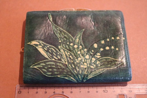 tolle alte Geldbörse - Portemonnaie  echt Leder Grüne mit Pflanzenmotiv  - Picture 1 of 5