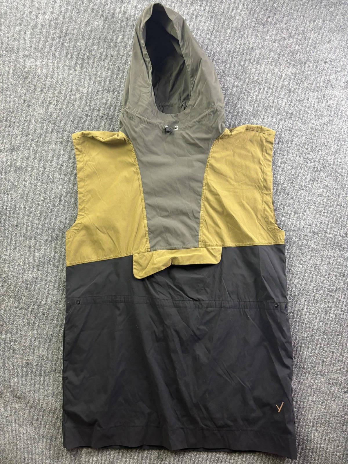 Indyeva Rain Poncho Womens Large Black Green Hooded Lightweight Softshell
Opens in a new window or t