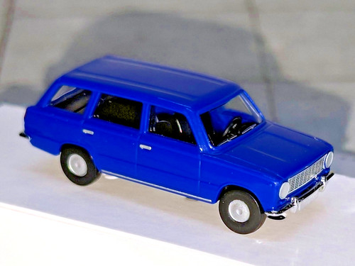 Busch 87050 - escala TT - Lada 1200 - combi - azul | Condition: Neu