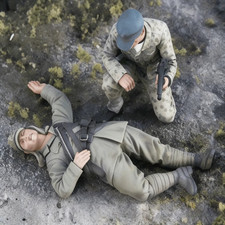 1/35 Scale WWII Fallen Soldier & Comrade Resin Figures Set Battlefield Theme