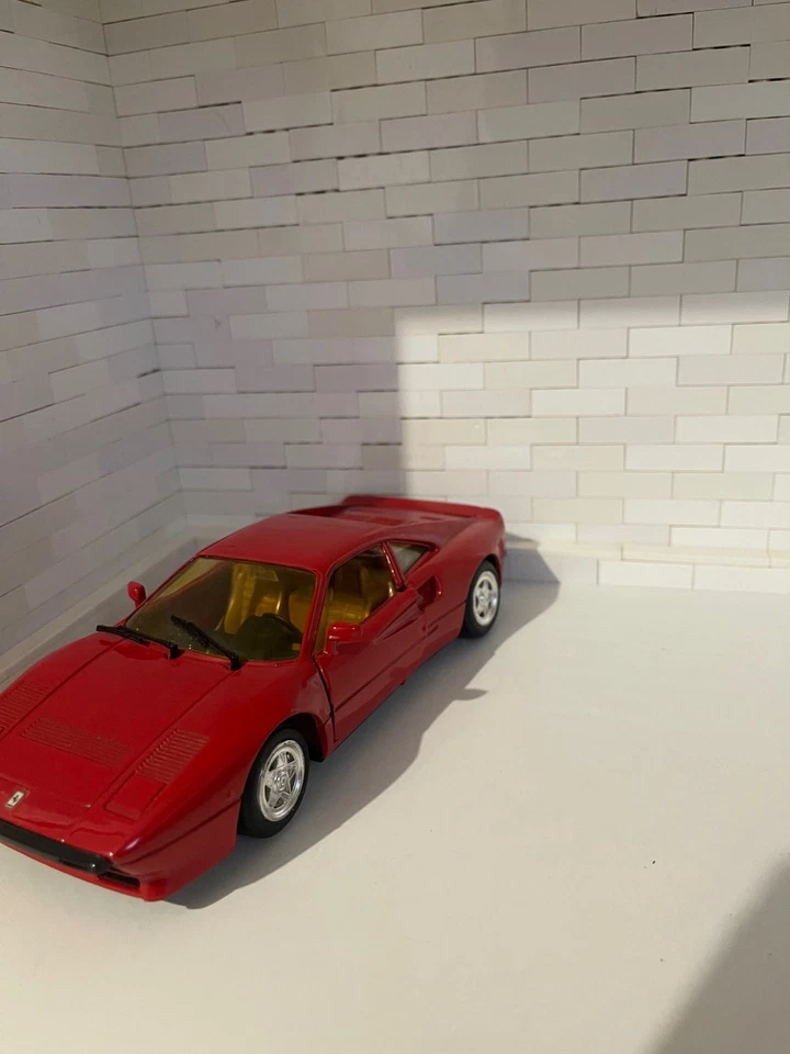 Modellino Ferrari 288 GTO rosso Scala 1/24 Revell Auto vintage da collezione - Immagine 2 di 4