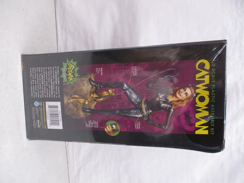 Moebius Models Batman Classic TV Series Catwoman 1/8 - Image 2 of 2