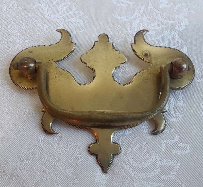 VINTAGE Brass KBC/ Chippendale Batwing Drawer Pull 3" Center Etched Edges #4686
