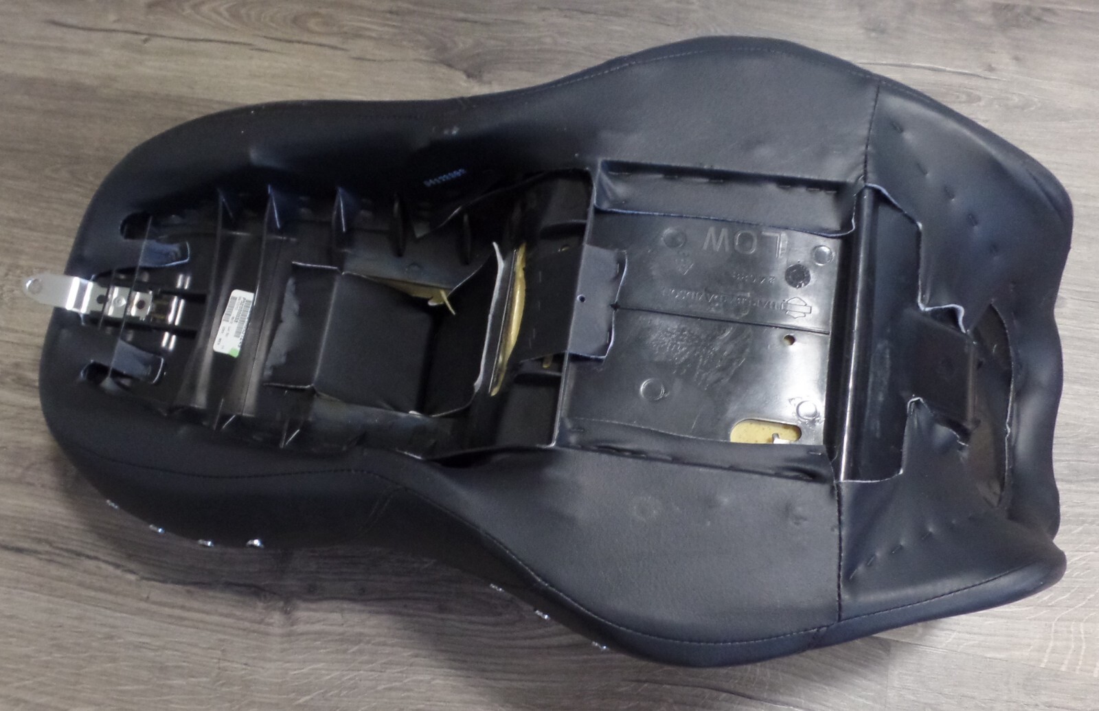 HARLEY DAVIDSON OEM P52000038 ROAD KING STUDDED TOURING STOCK