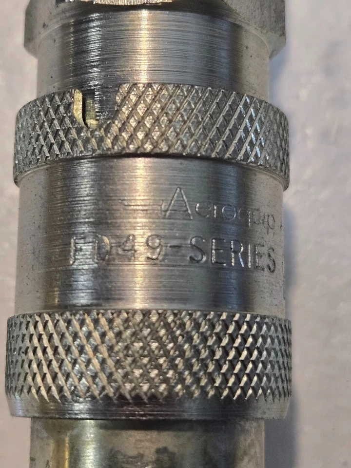 Aeroquip FD49 Series 2929 3/8" Quick Disconnect Hydraulic Valve 1/2" FNPT Ends - Image 3 of 4