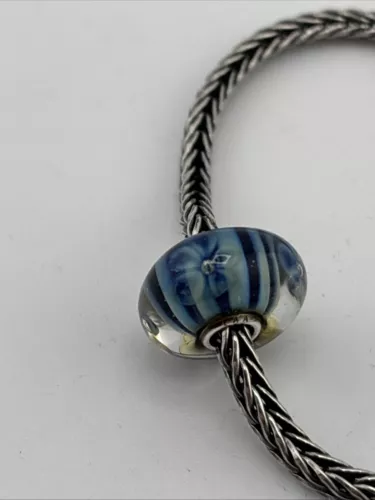 TROLLBEADS Blue Flowers On Striped Blue Base Unique New #381 - 第 1/6 張圖片